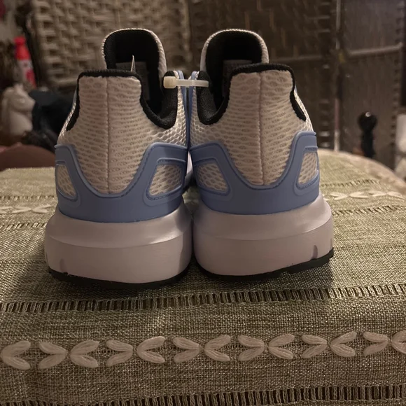 Women's Adidas Ultimashow Athletic Shoes Size 6 White & Blue - Picture 6 of 9